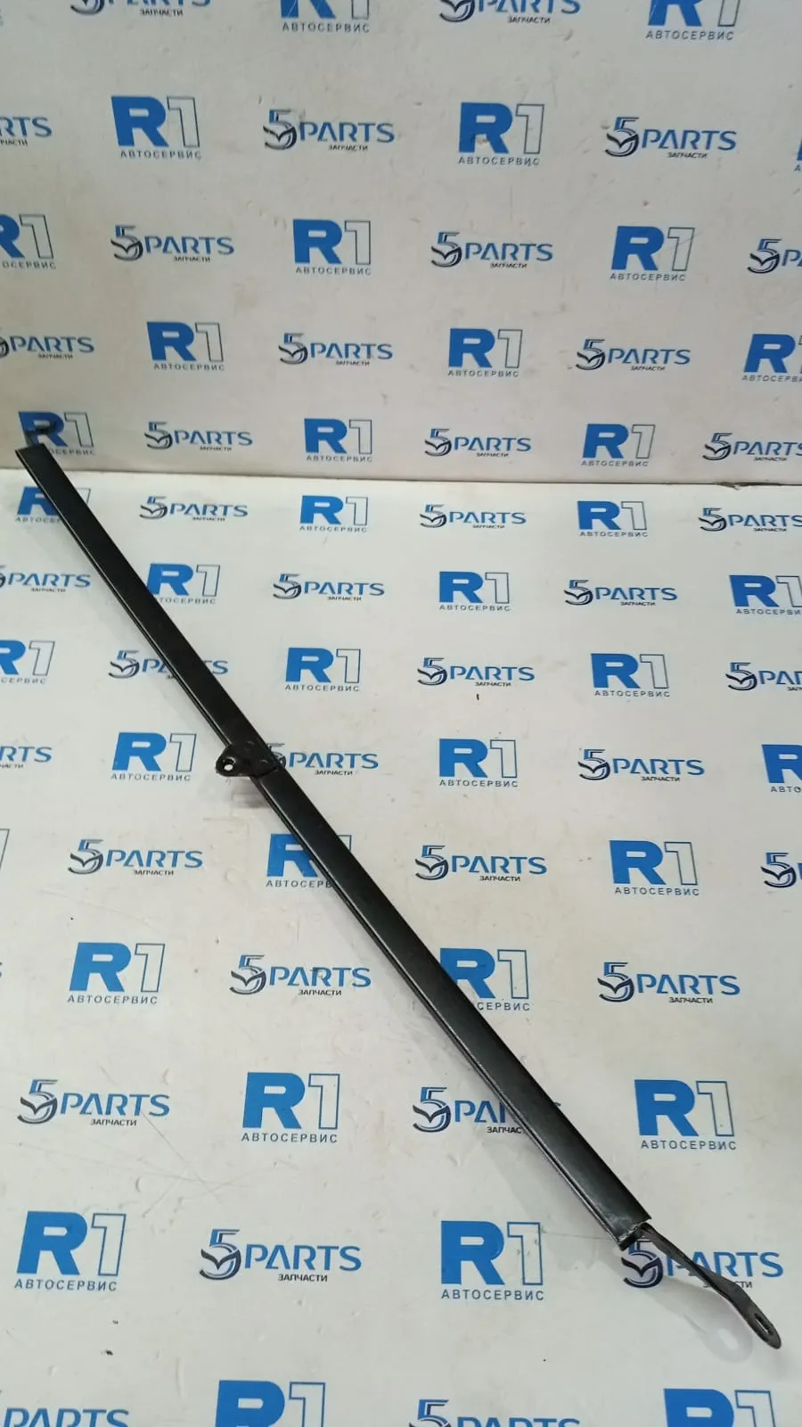 Направляющая стекла двери задней правой M3 (BK) 2003-2009