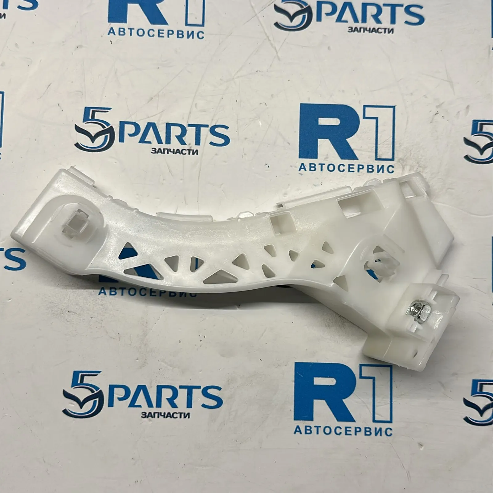 Кронштейн бампера переднего левый M3 (BK) SDN 2003-2009