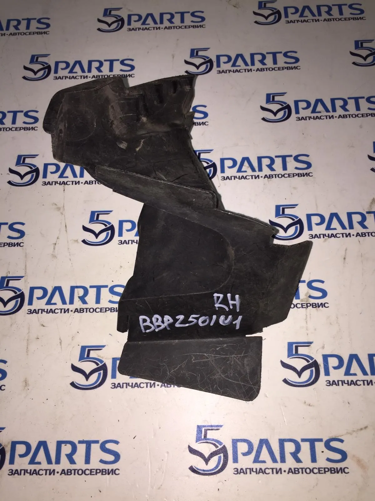 Дефлектор панели передней правый M3 (BL) 2009-2012