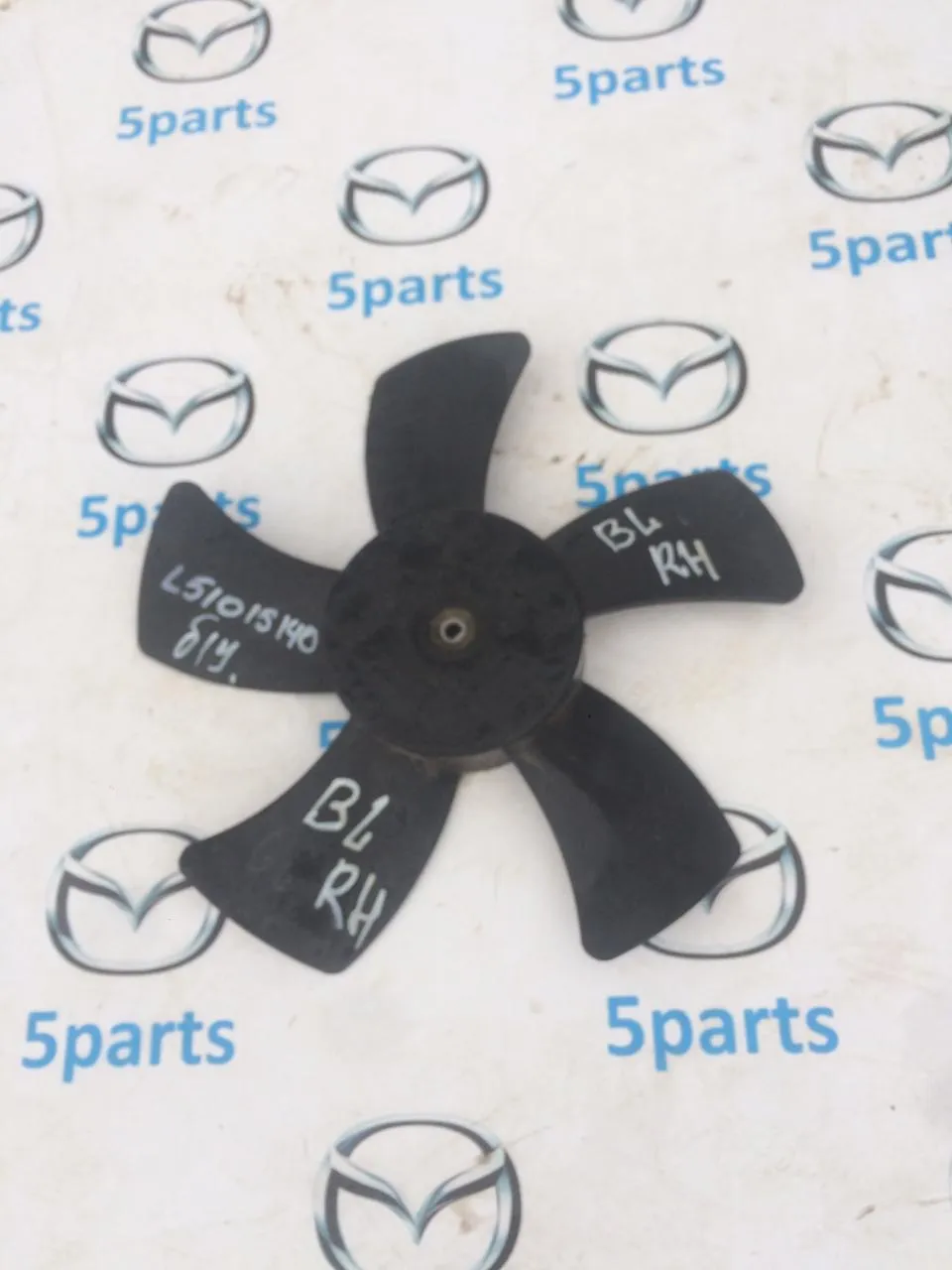 Крыльчатка вентилятора правая M3 (BL) 2009-2013