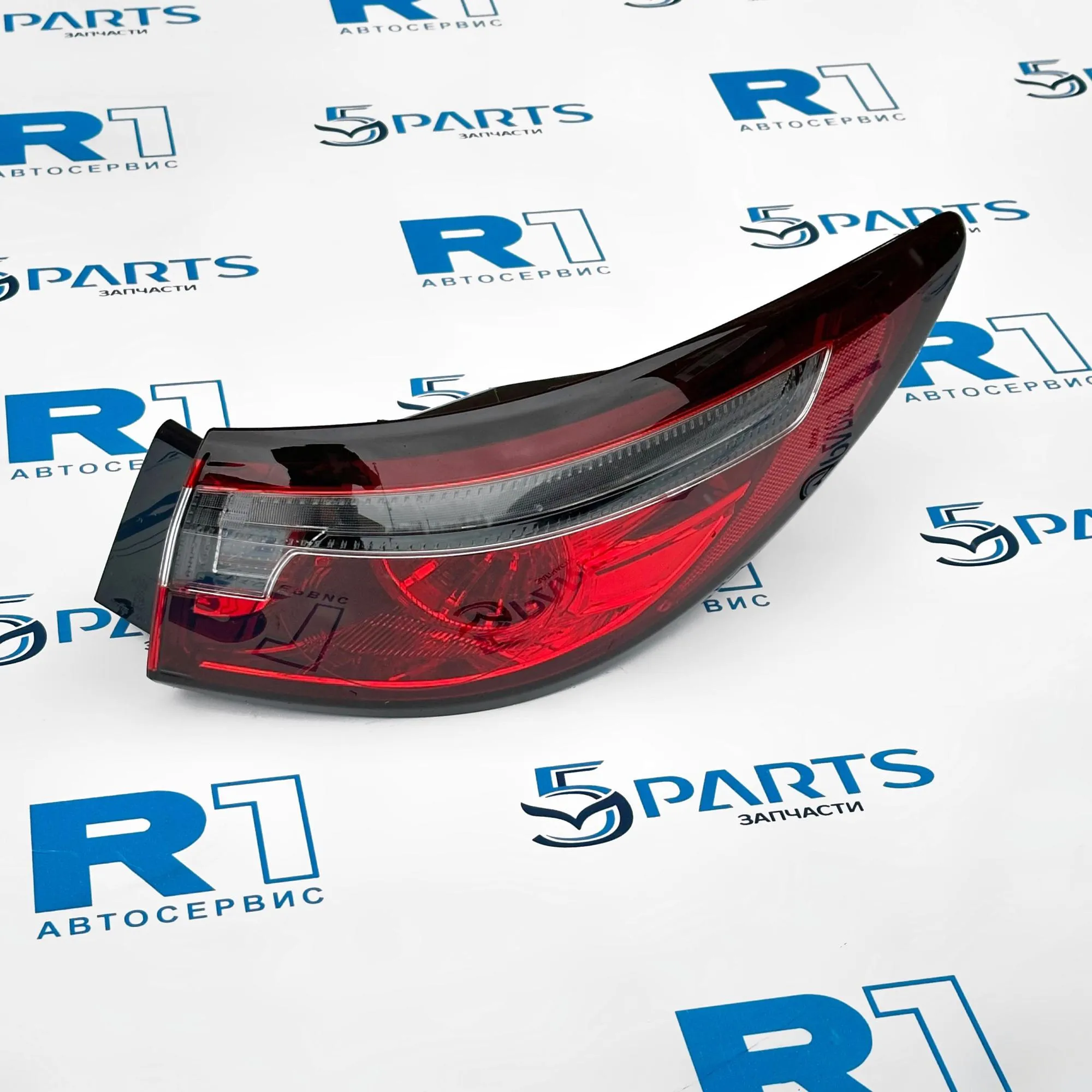 Фонарь внешний правый M6 (GL) 2018-2022