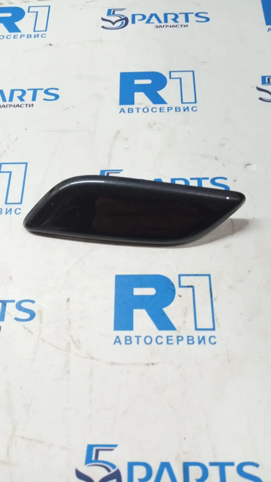 Крышка омывателя фар левого M3 (BM) 2013-2015