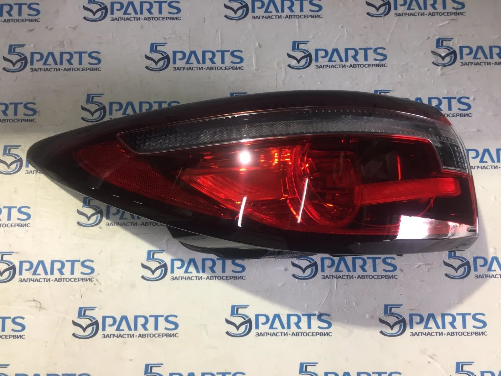 Фонарь внешний левый M6 (GL) 2018-2022