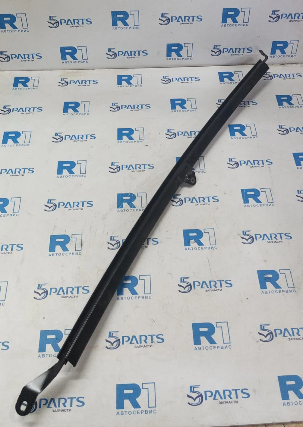 Направляющая стекла двери задней левой M3 SDN  (BK) 2003-2009