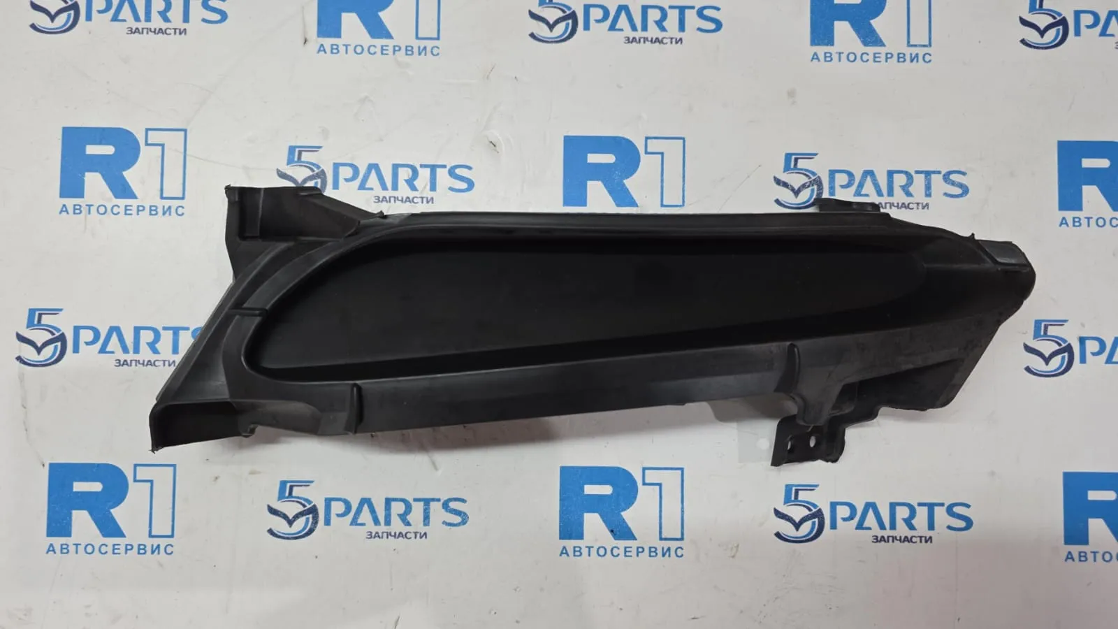 Заглушка бампера переднего левая нижняя M3 (BL) 2009-2011