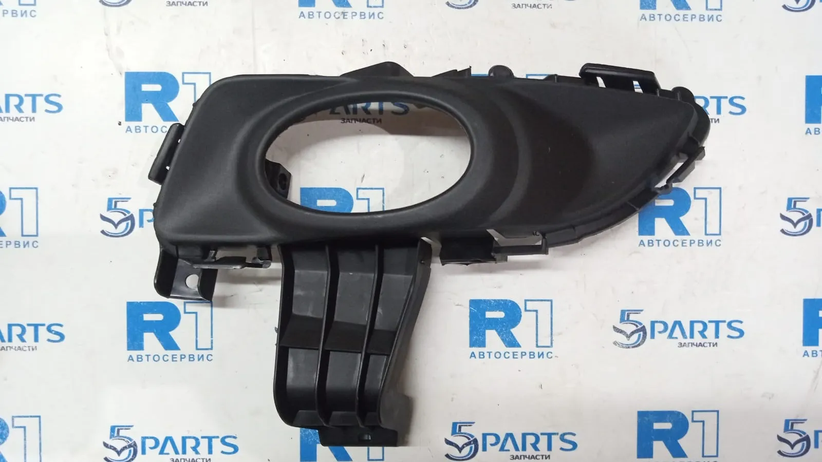 Рамка ПТФ левой M3 (BK) SDN 2003-2006