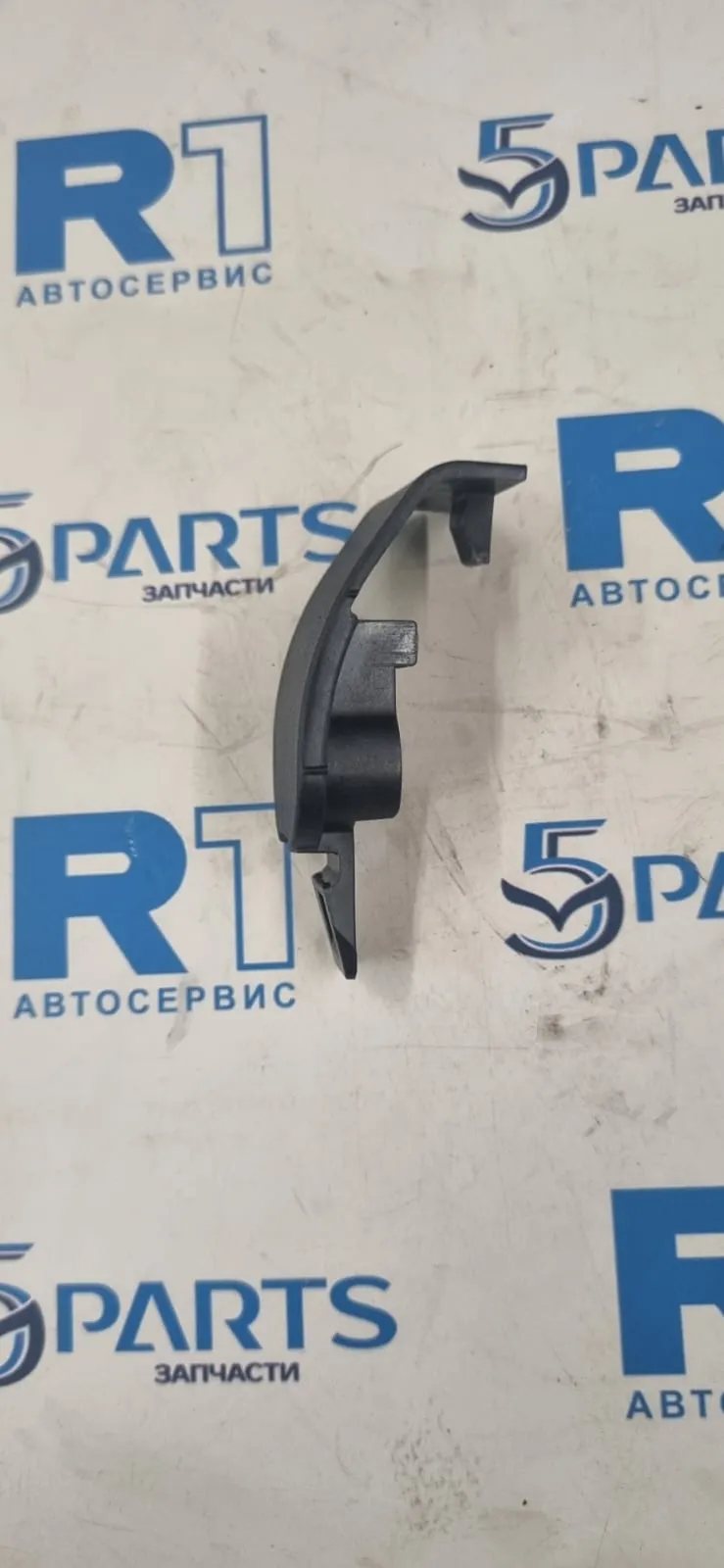 Кронштейн радиатора верхний M2, M6, CX-7