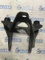 Кронштейн опоры двигателя левой M6 (GG) 2002-2007 купить в Москве