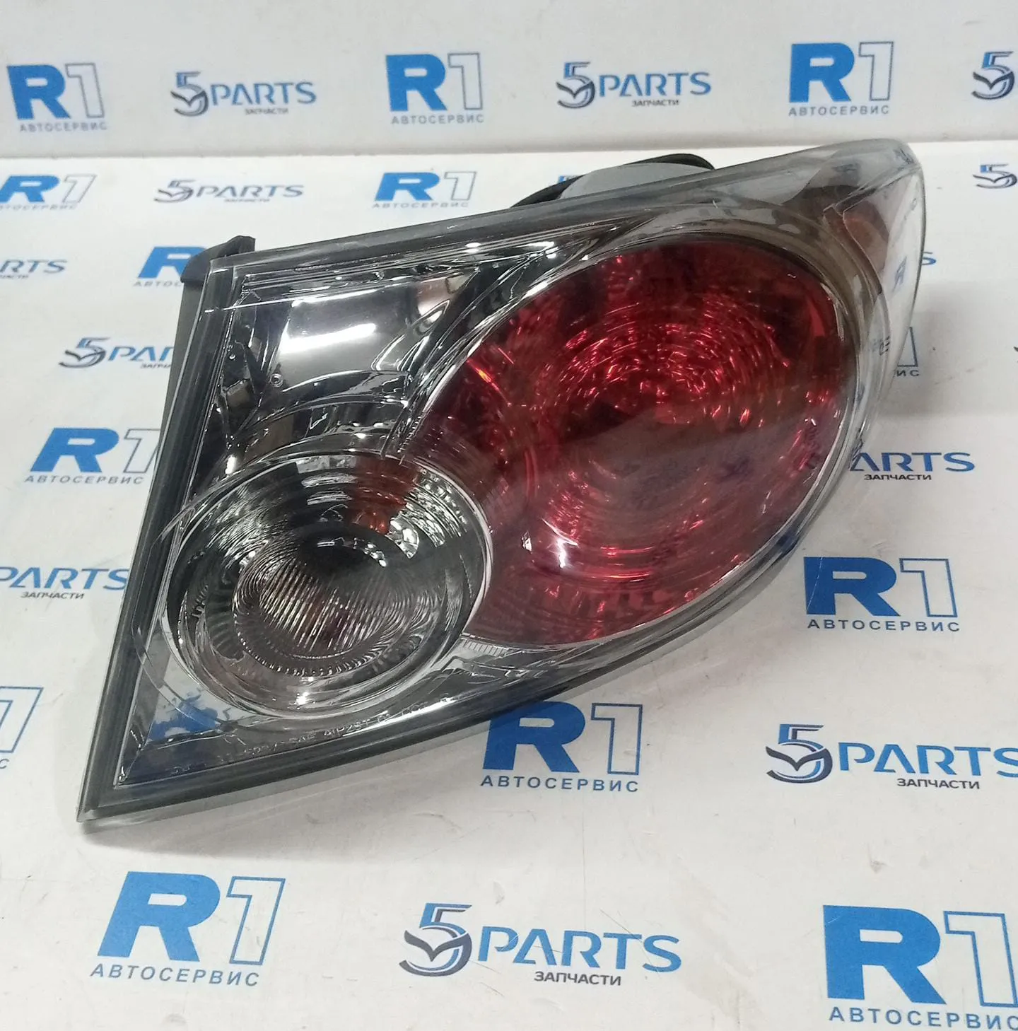 Фонарь внешний правый M6 (GG) 2005-2007 USA