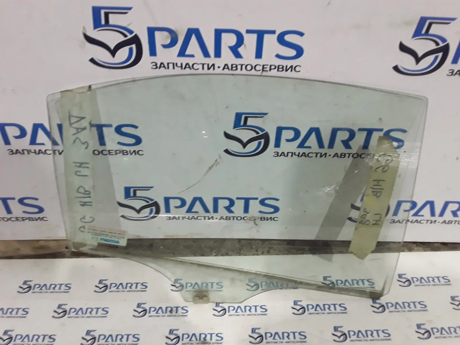 Стекло двери задней левой M6 (GG) HB 2002-2007