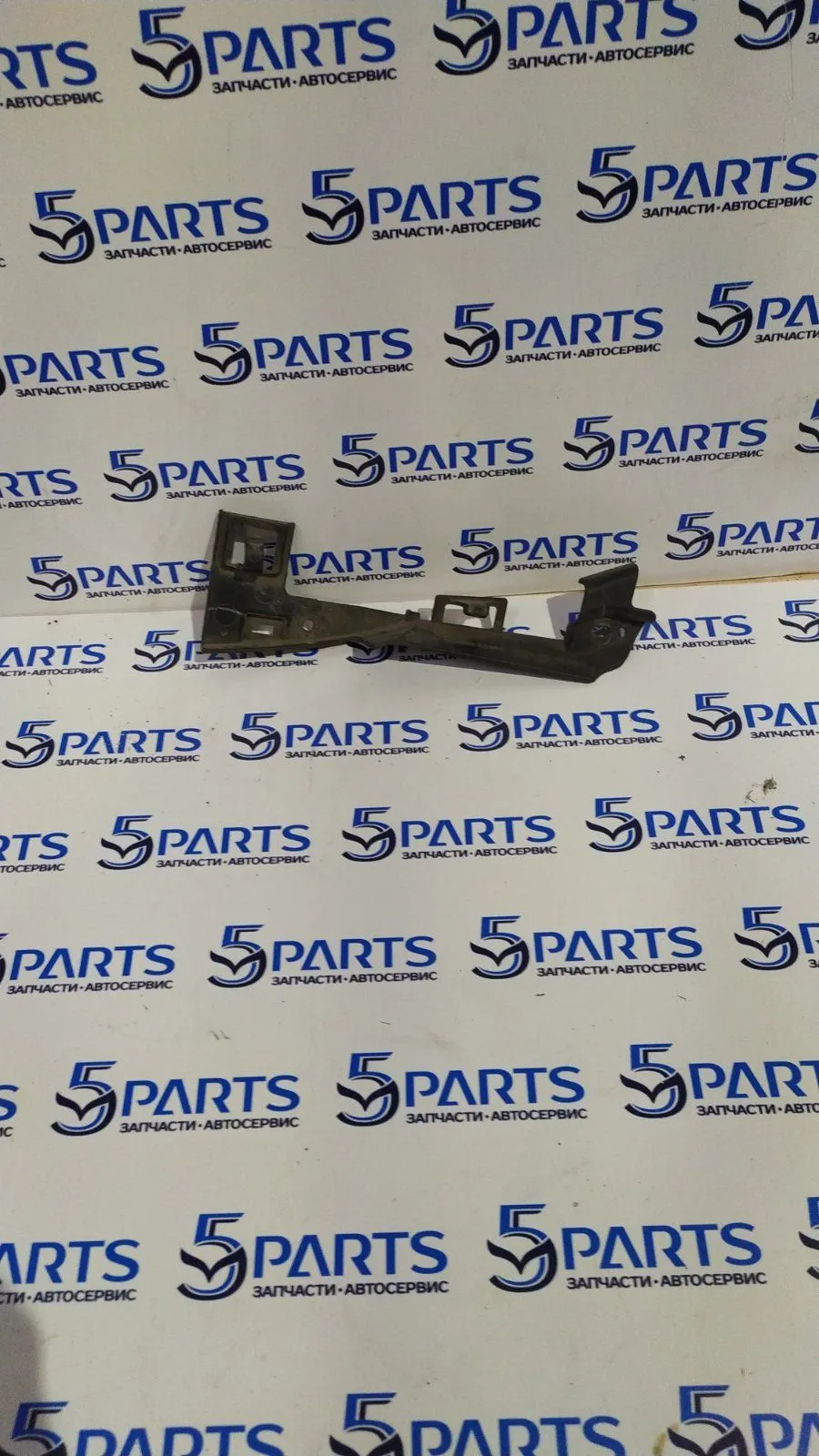 Кронштейн решетки радиатора правый M3 (BL) 2009-2012