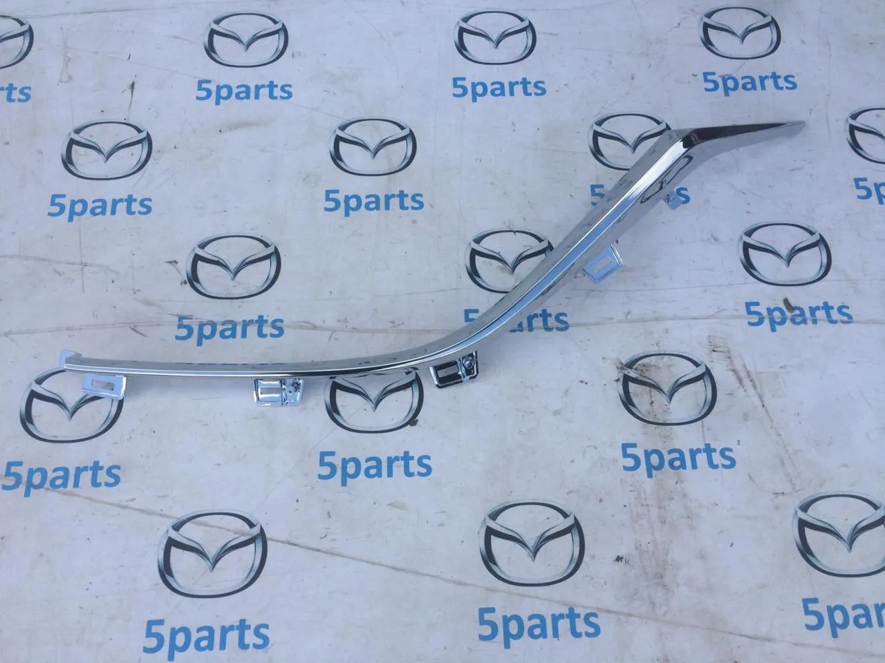 Молдинг решетки радиатора нижний левый M6 (GL) 2016-2019