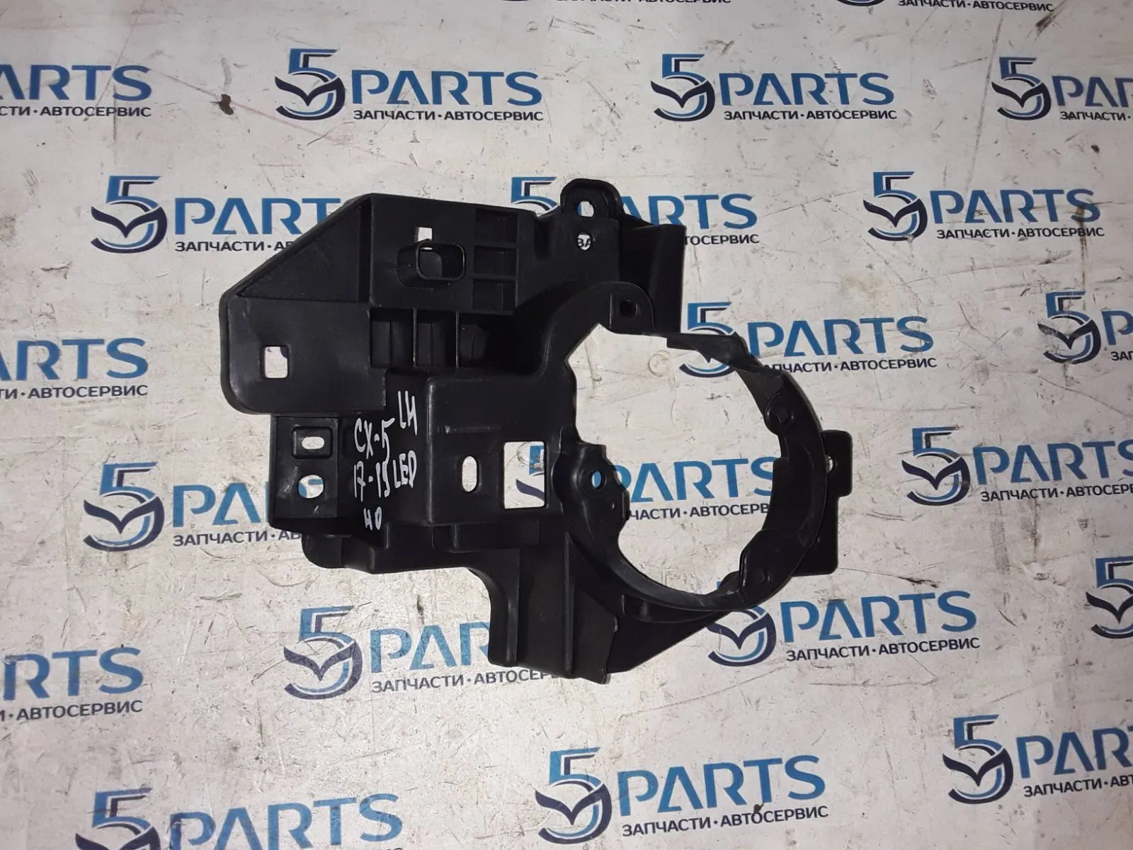 Кронштейн ПТФ левой CX-5 (KF) 2017-2022