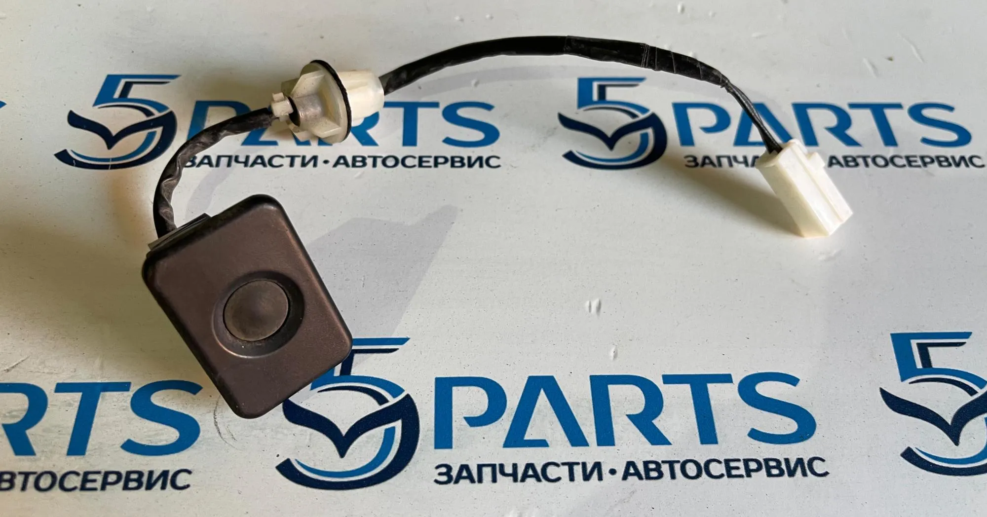 Кнопка бесключевого открытия багажника CX-7, СХ5, СХ9, GH6 WAG, M5