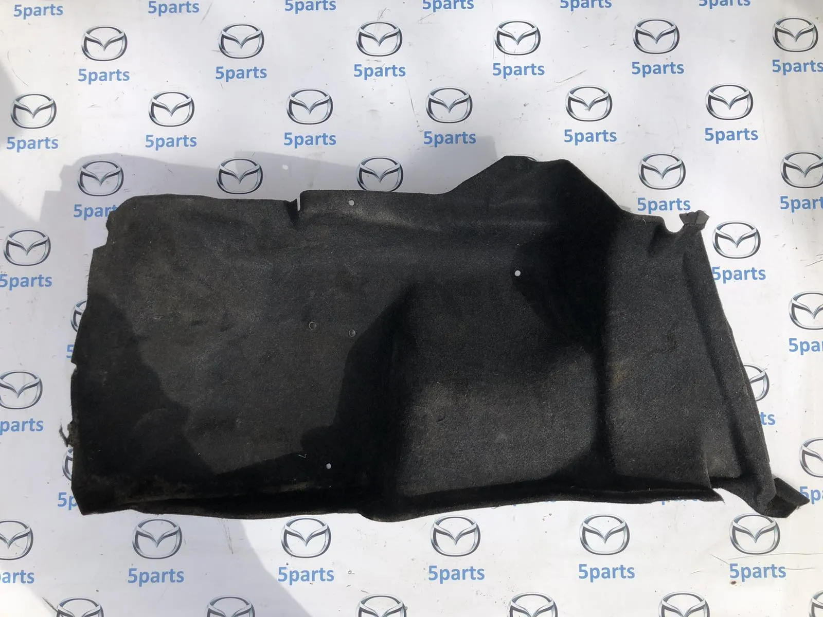 Обшивка багажника левая M6 (GG) SDN 2002-2007