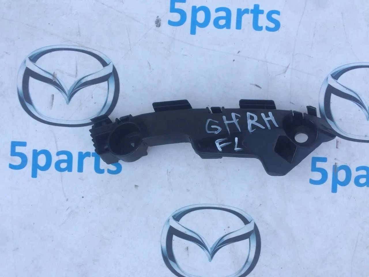 Кронштейн бампера переднего правый M6 (GH) 2007-2012