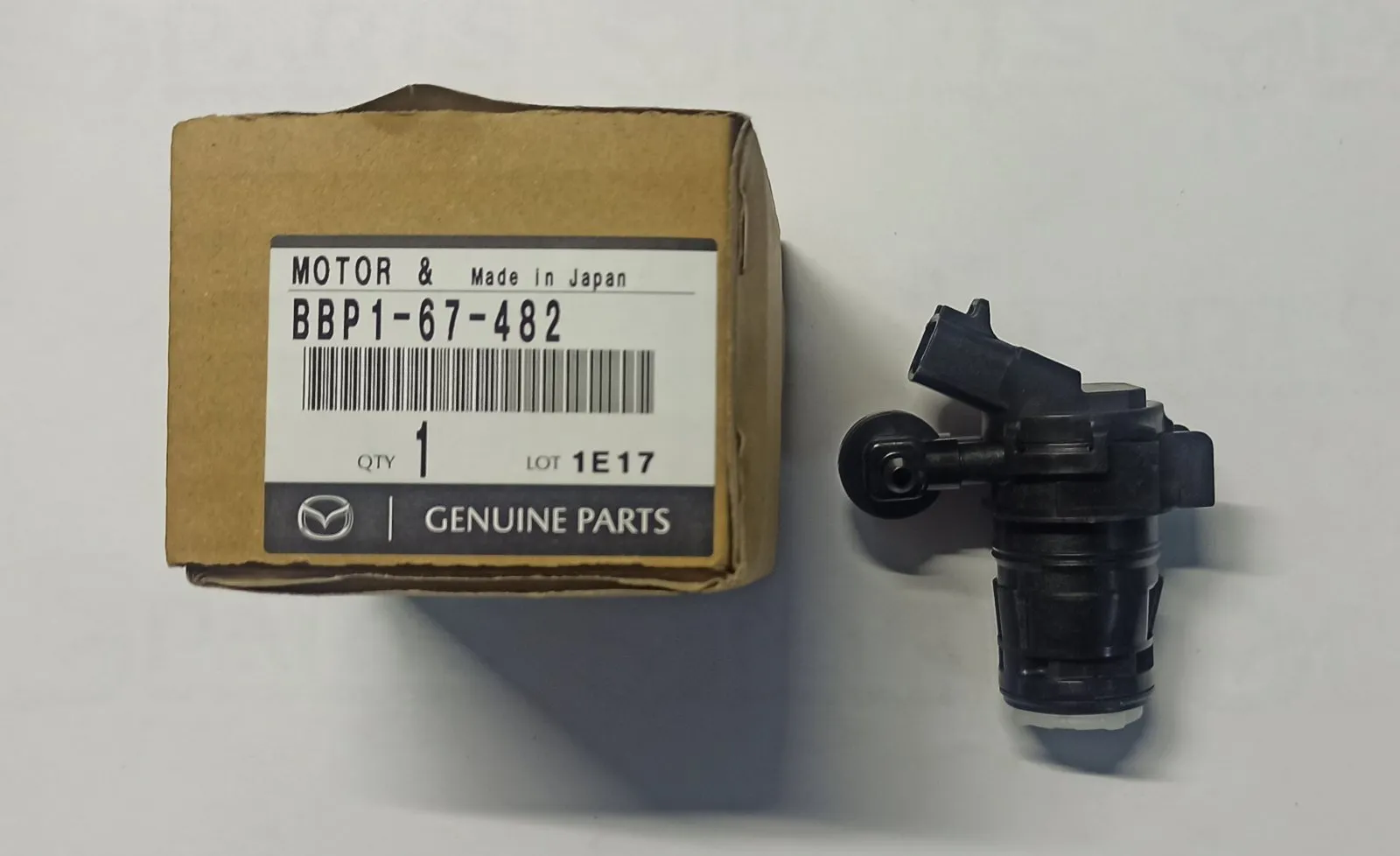 Насос омывателя стекла лобового M3 (BL), M3 (BM, BN), M5 (CW), CX-5 (KF, KE), CX-9 (TC)