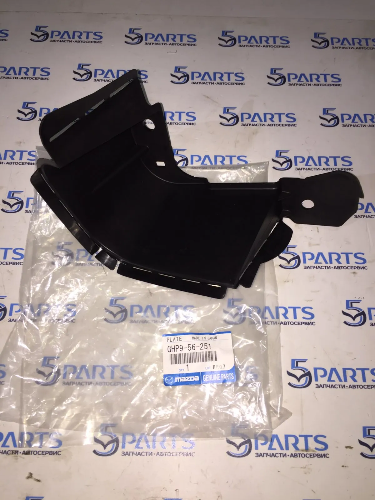 Дефлектор панели передней правый M6 (GJ) 2012-2017