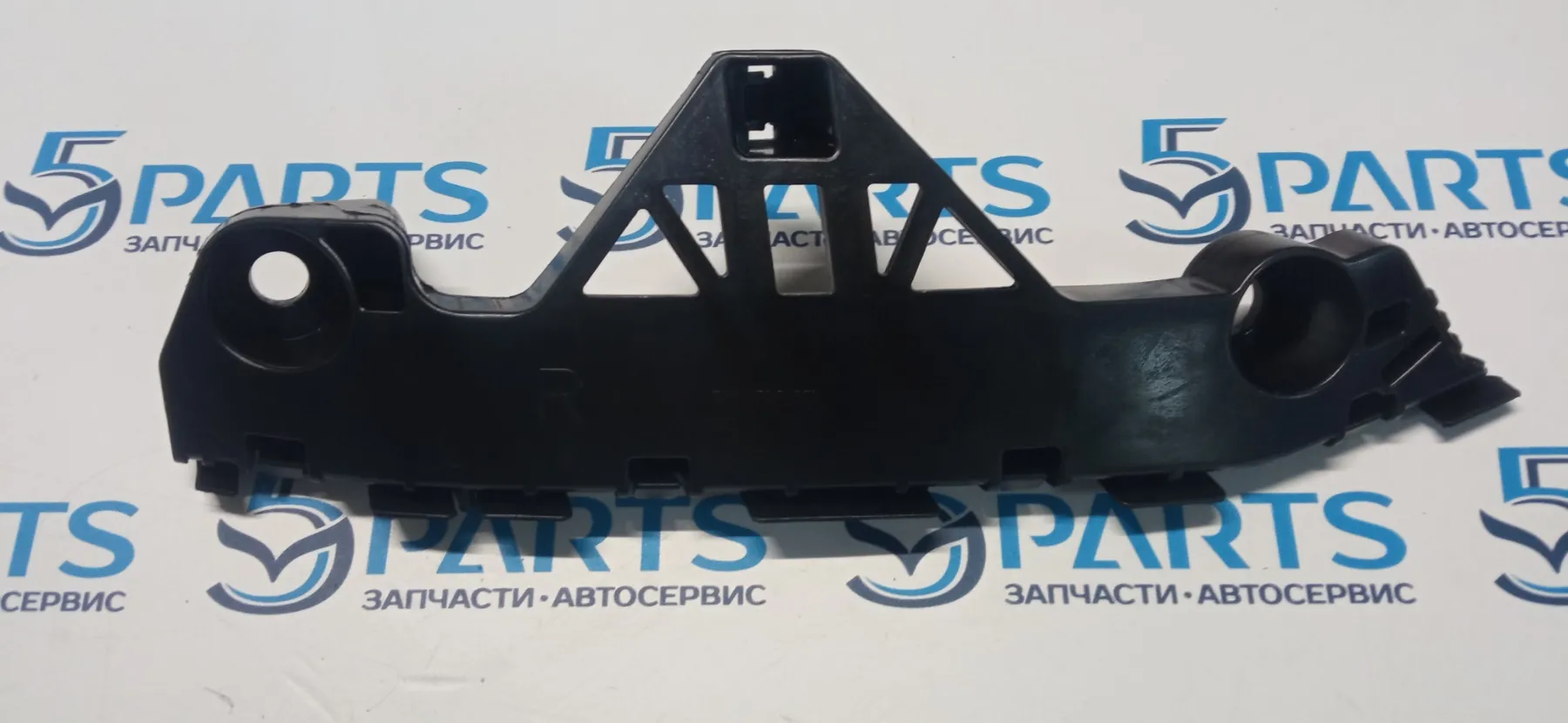 Кронштейн бампера переднего правый M3 (BL) 2009-2012