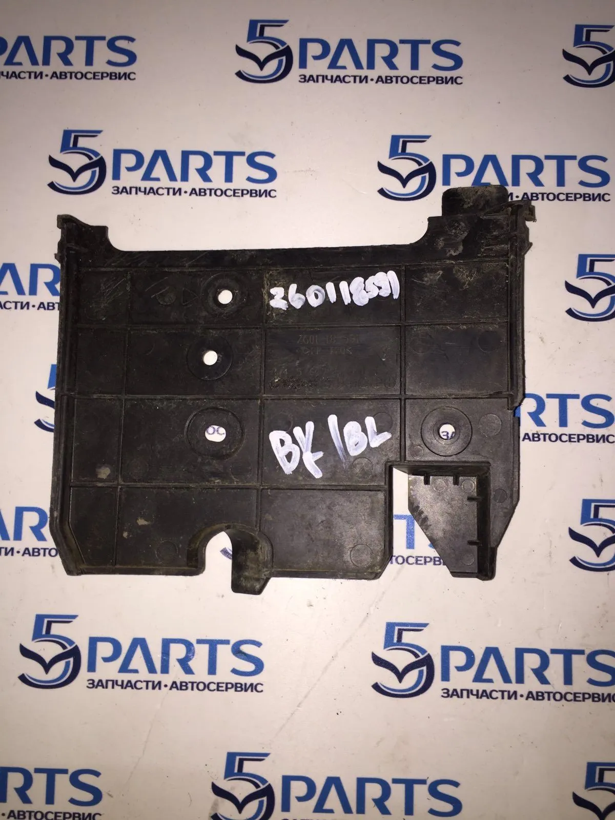 Передняя стенка короба аккумулятора M3 (BK) 2003-2009