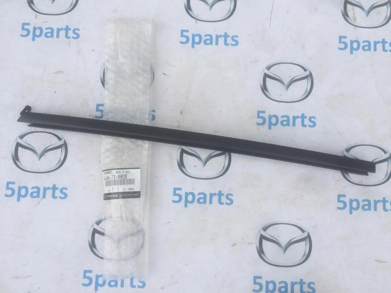 Направляющая стекла двери задней левой M6 (GG) 2002-2007