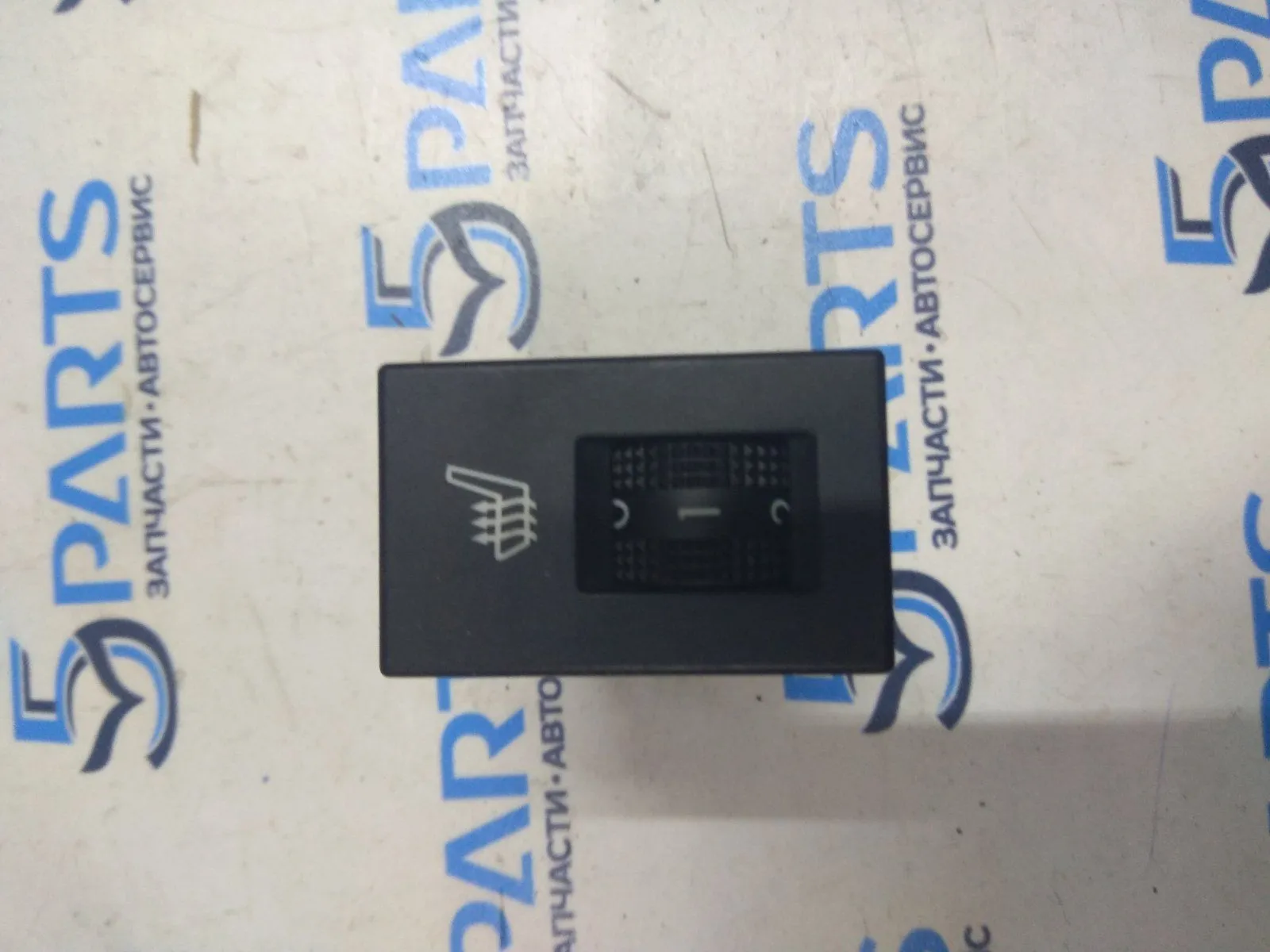 Кнопка включения обогрева сидений M3(BL) 2009-2013