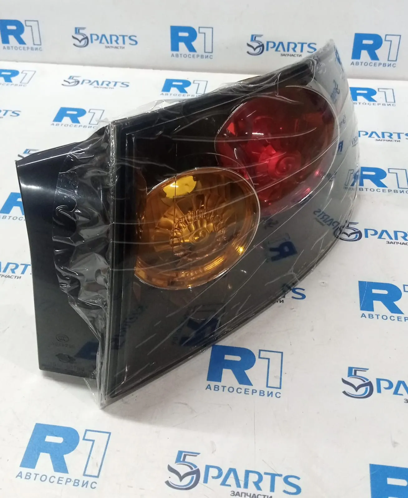 Фонарь внешний правый M3 (BK) SDN 2004-2006