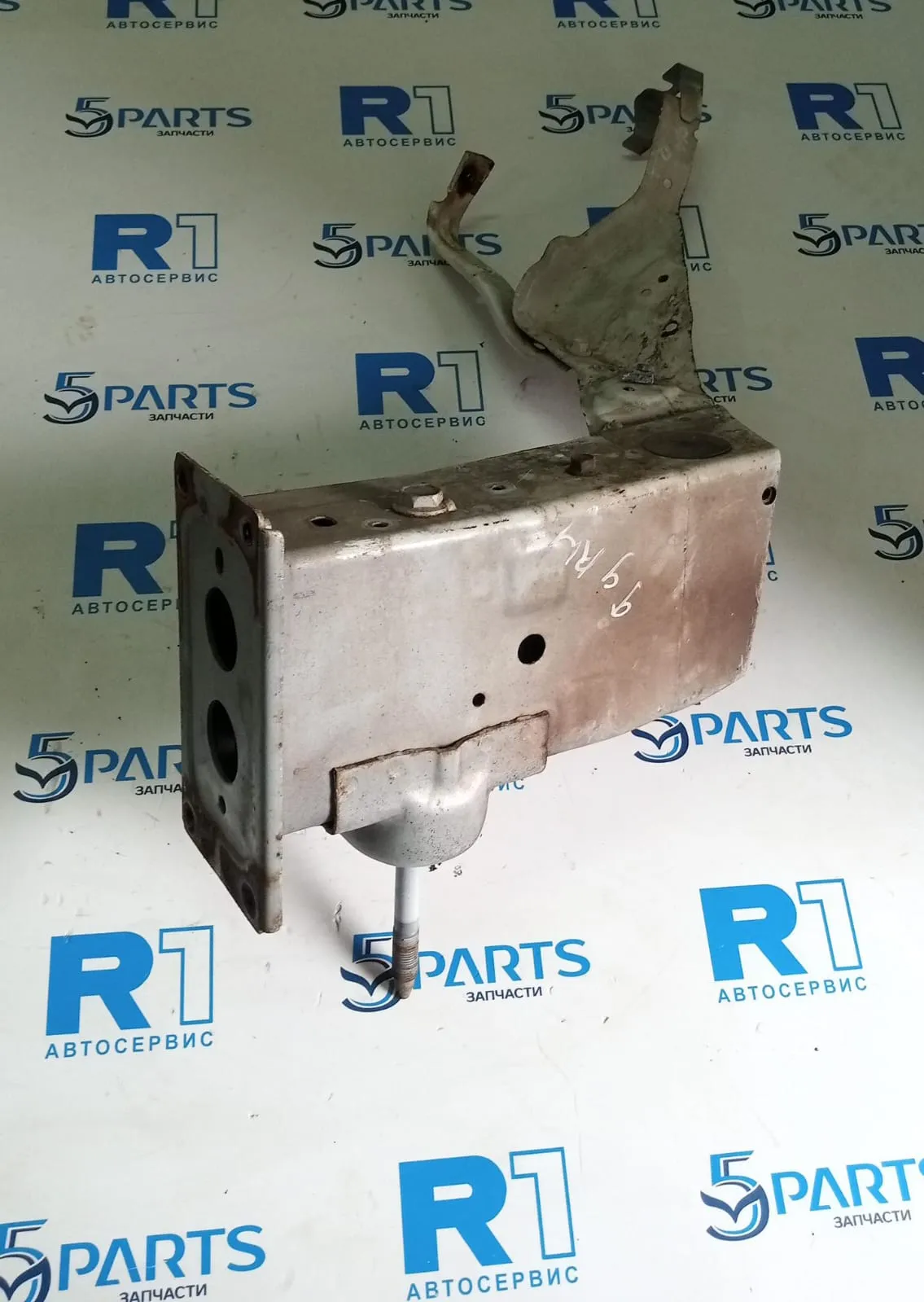 Лонжерон передний правый M6 (GG) 2003-2007