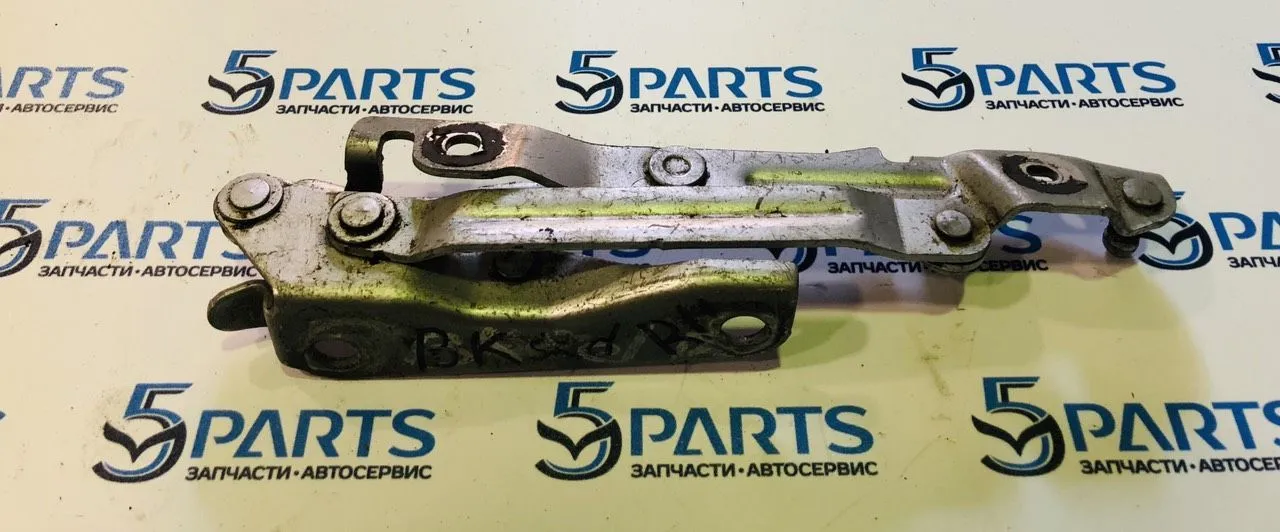 Петля крышки багажника правая M3 (BK) SDN 2003-2009