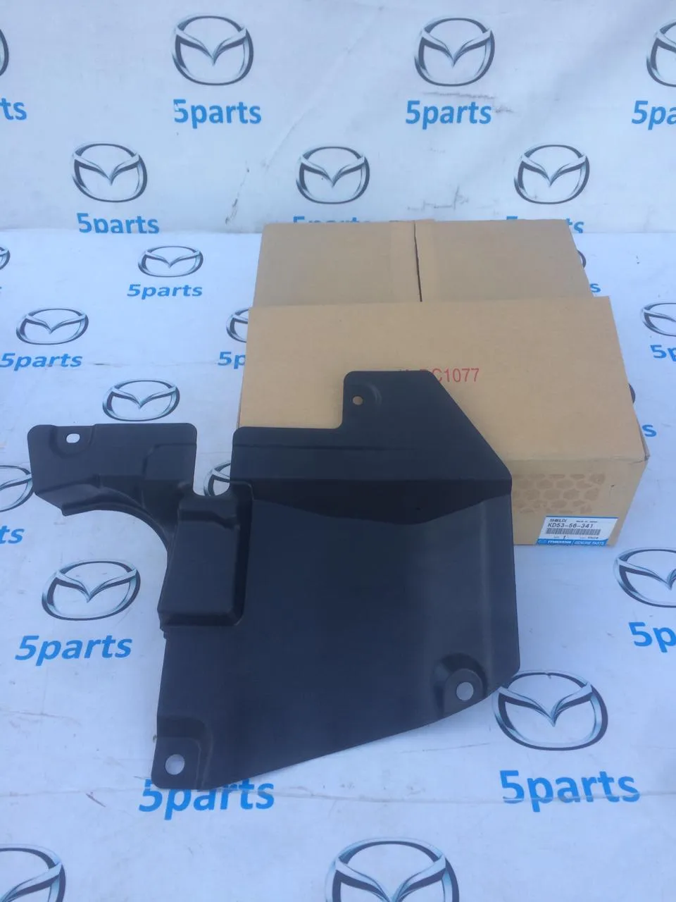 Пыльник двигателя правый M3, M6, CX-5