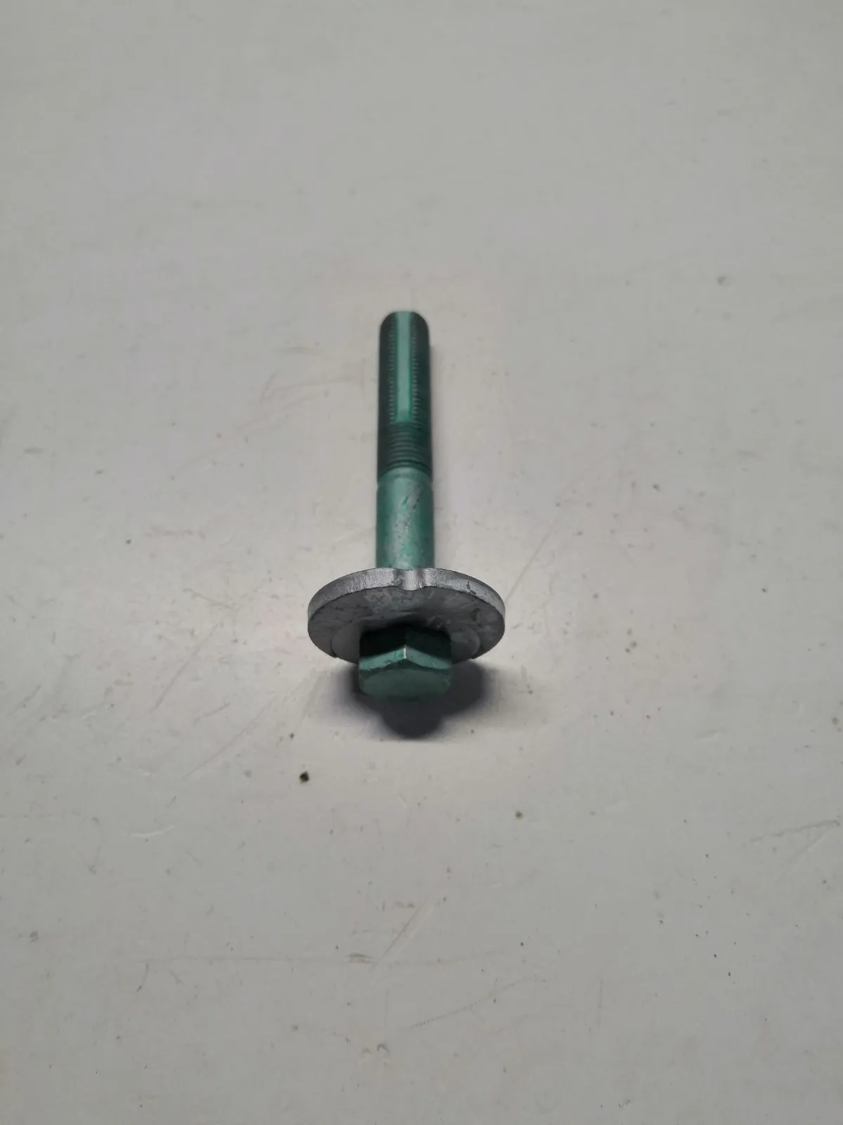 Болт сходразвальный M3, M6, CX-5