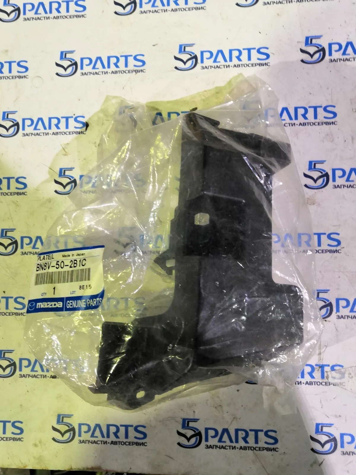 Кронштейн бампера центральный левый M3 (BK) SDN 2003-2009