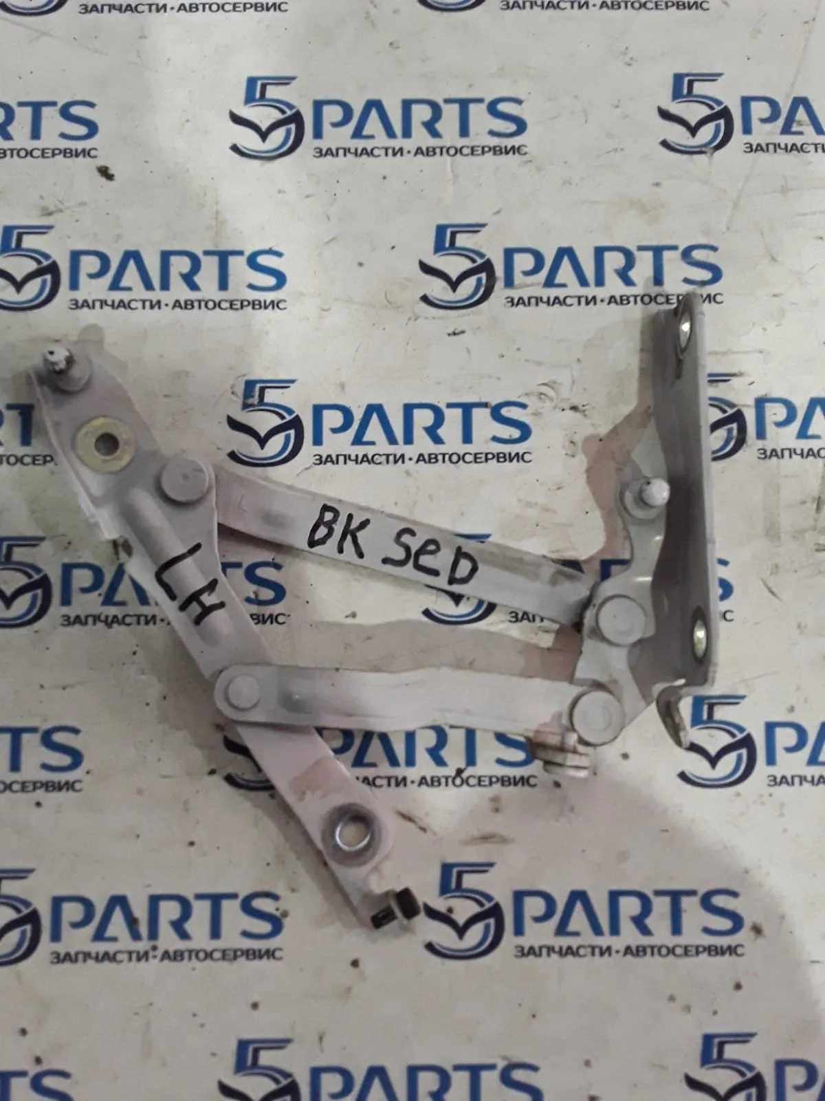 Петля крышки багажника левая M3 (BK) SDN 2003-2009