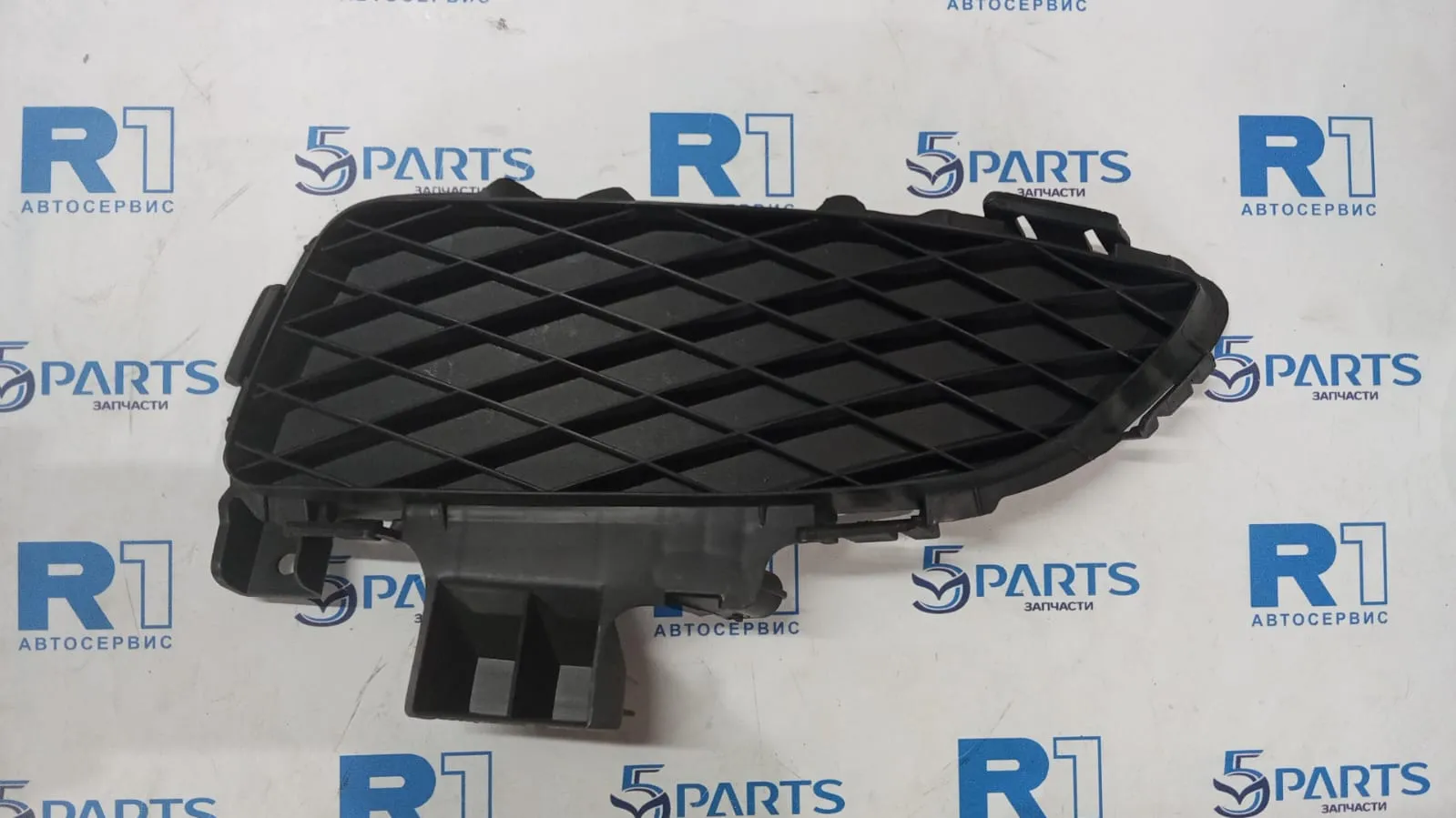 Заглушка ПТФ левой M3 (BK) SDN 2003-2006