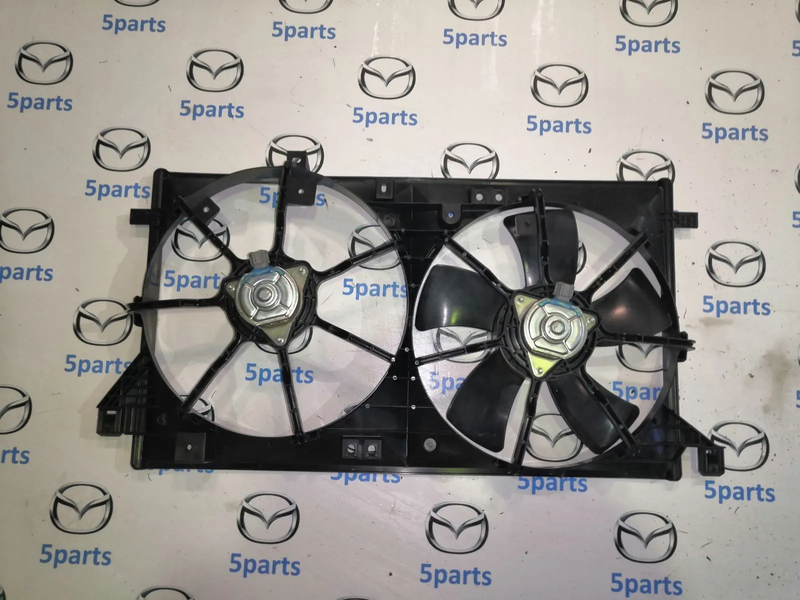 Диффузор радиатора M3 (BL) 2009-2012