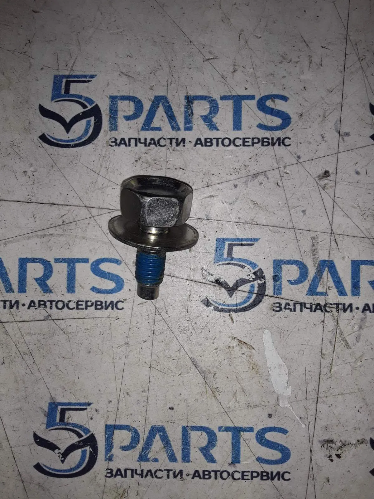 Болт крепления рулевого колеса  M3 (BM) M6 (GJ)