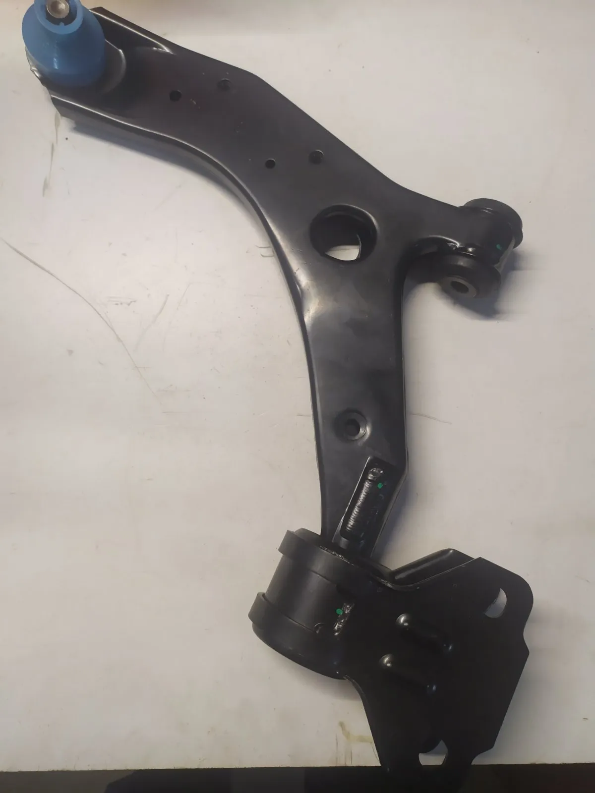 Рычаг передний левый нижний M3 (BL) 2009-2012