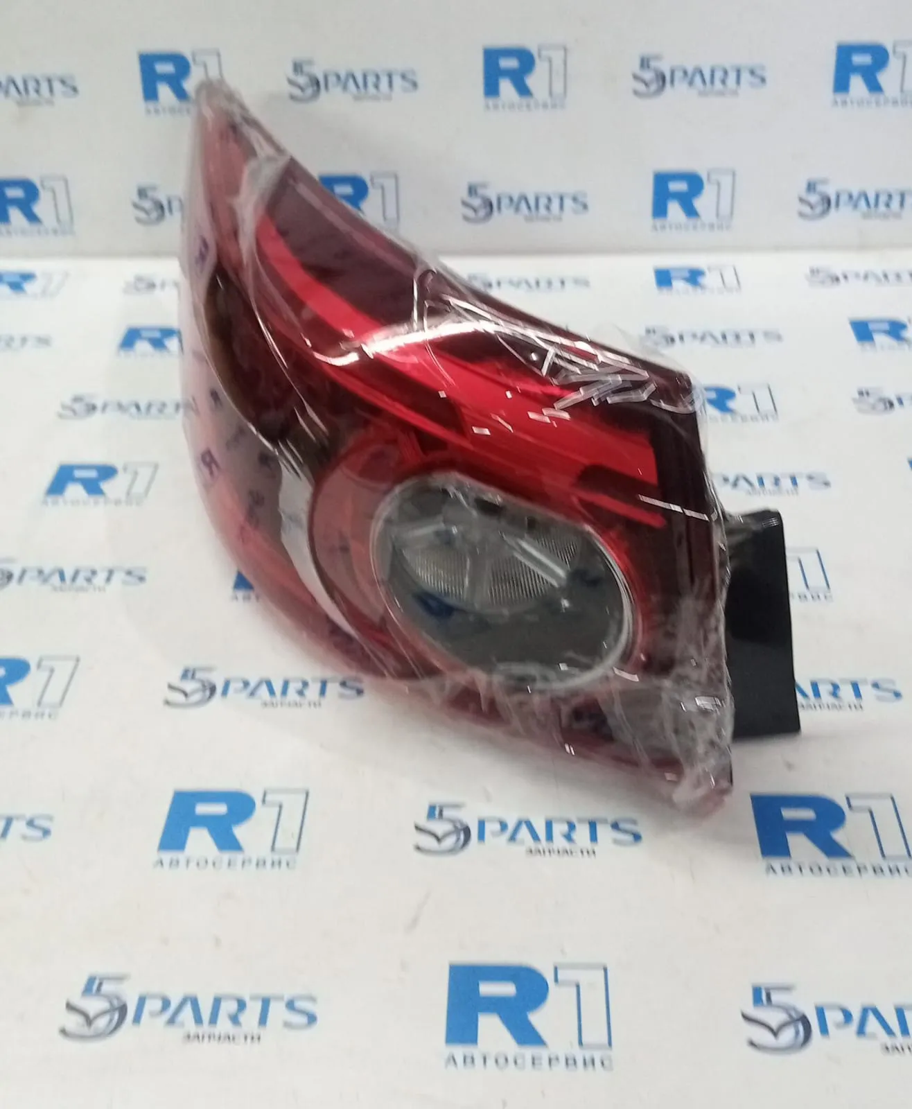 Фонарь внешний левый M3 (BN) SDN 2016-2018