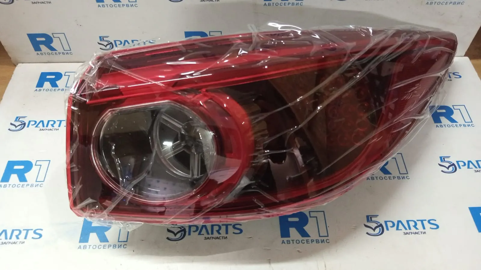 Фонарь внешний правый M3 (BN) SDN 2016-2018