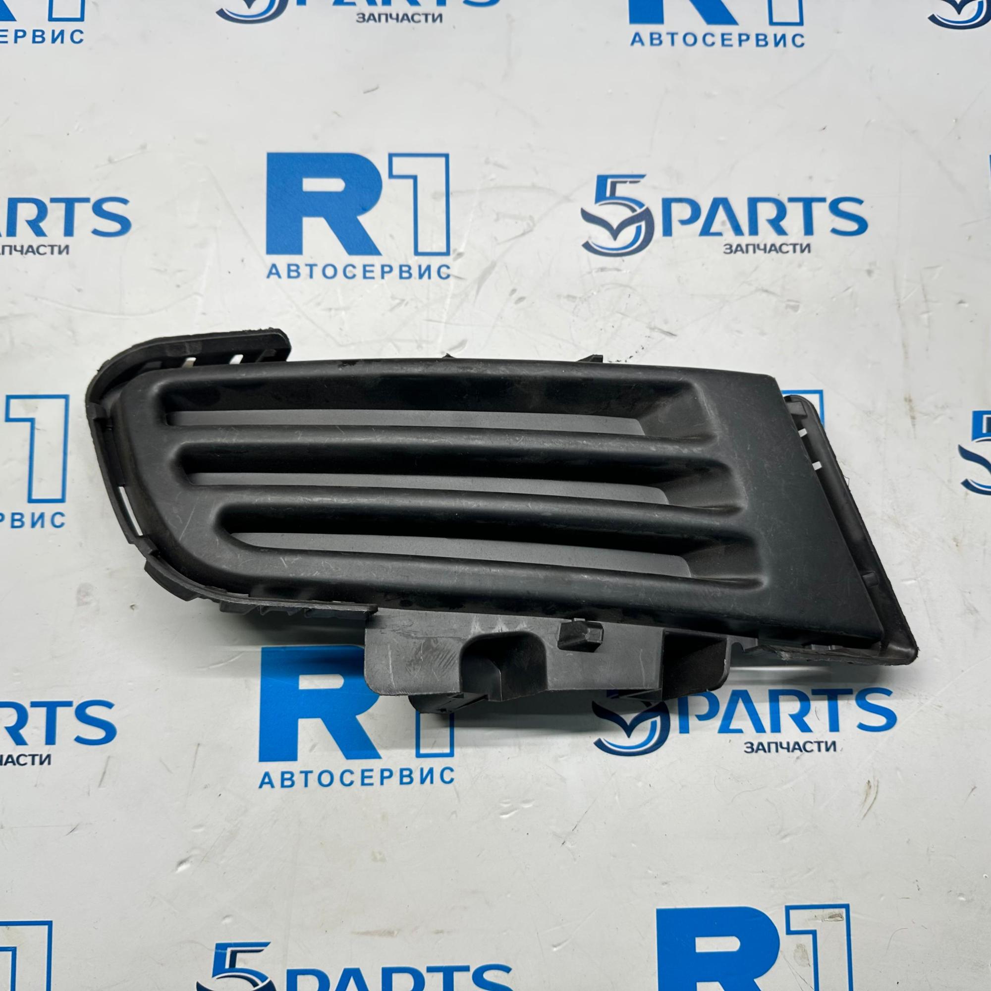 Заглушка ПТФ правой M3 (BK) SDN 2007-2009 SPORT